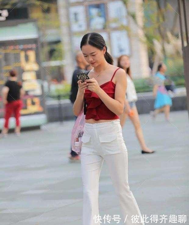 瑜伽裤|瑜伽裤穿搭在视觉上总是给人享受，减龄效果相当不错，艳压完胜