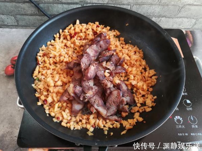  好吃|好吃又下饭的腊肠炒萝卜干，简单易做