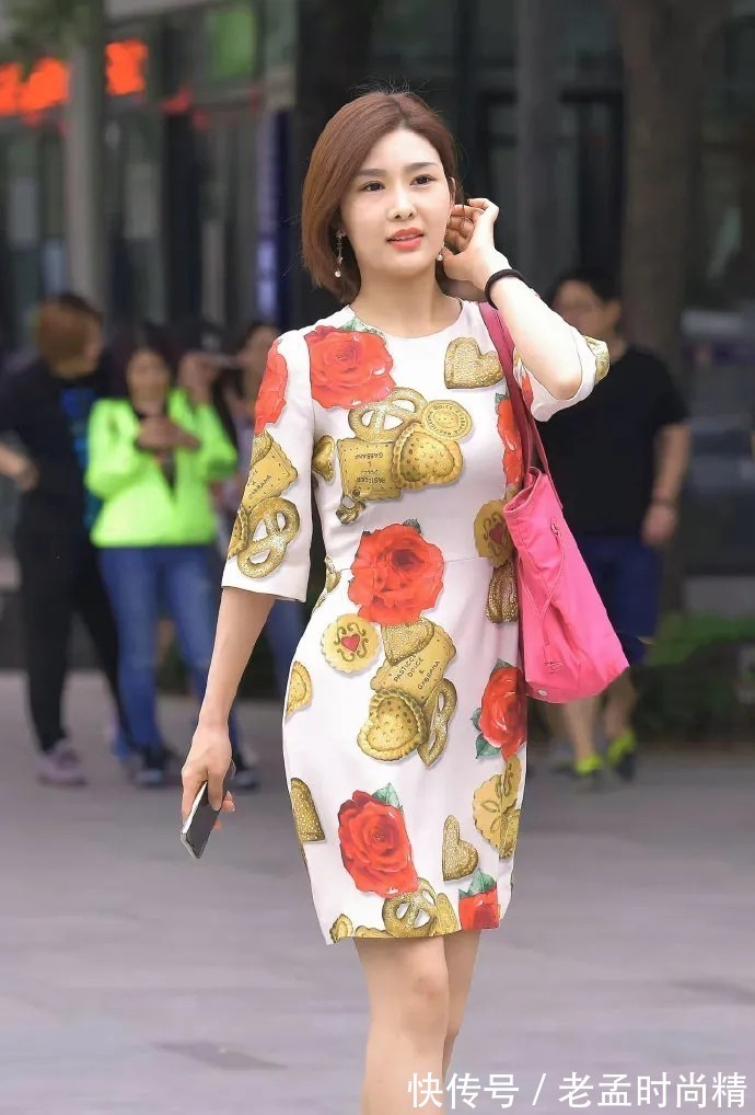 穿搭|时尚减龄的连衣裙,搭配精致有型的高跟鞋,清新自然又温柔
