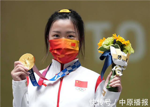 奥运冠军|“京”榜题名｜为祖国也为母亲，00后奥运冠军送上最美比心