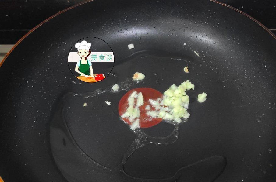 入秋后,这两样素菜一起炒,不放肉也很鲜甜,营养实惠,儿子爱吃