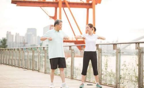 大便“前硬后软”祸首终于弄清楚了,做好5件事,肠道感激你