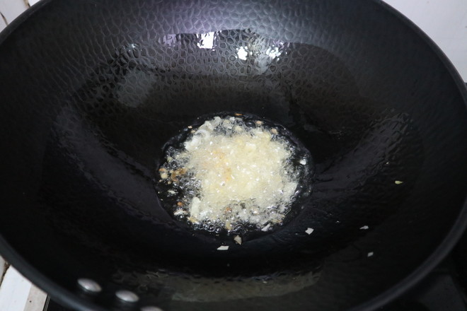 大厨教你做茄子，简单无油烟，就算不吃肉也要吃它，超过瘾！