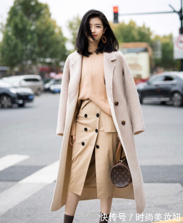 阔腿裤|毛衣别配阔腿裤了,配半身裙更显女人味,普通人也能穿得惊艳