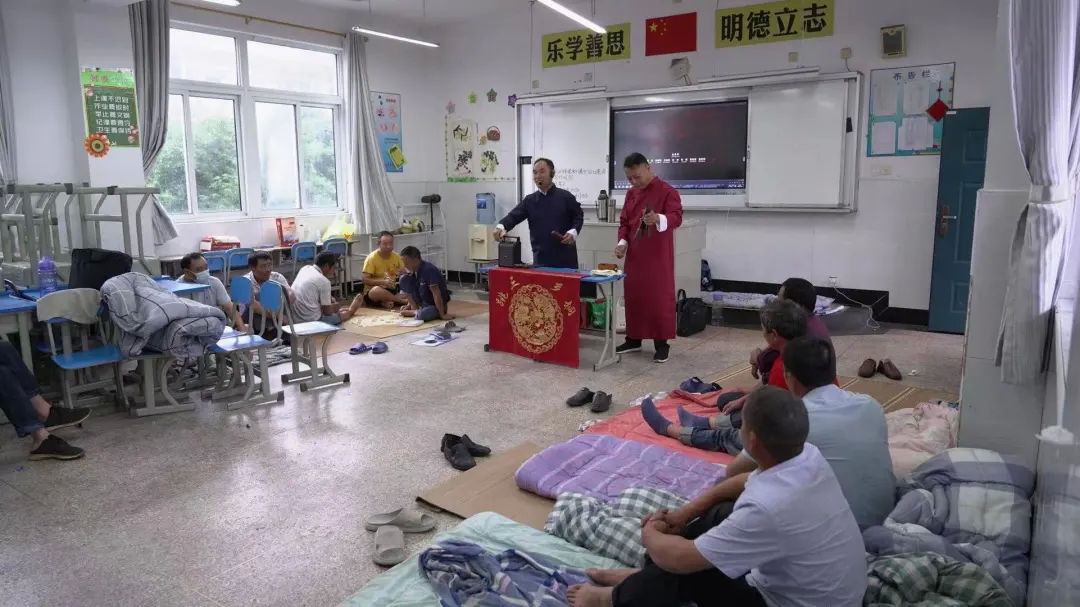 台风|风里雨里，桐乡这抹“志愿红”一直温暖你！