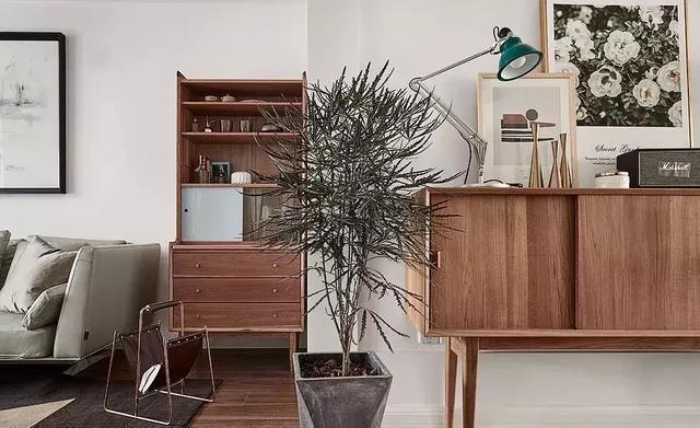 客厅|136平三室新房,全屋大白墙,内嵌式木质电视柜,层次感爆棚