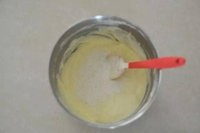 椰香小蛋糕的做法，满满的椰香，可以做给孩子吃！