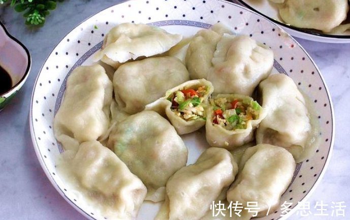 做白菜馅的时候,教你“3不放3多放”,饺子的香味是满口的,鲜嫩的还不出水