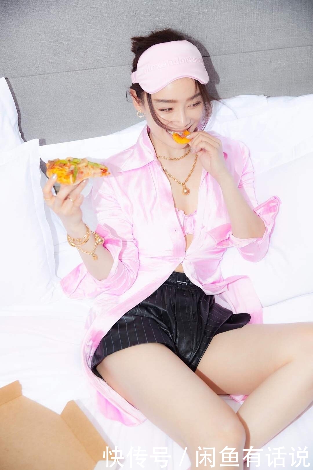 韵味儿|袁珊珊玩高级“睡衣风”,一身行头价值3万多,像极刚起床的样子