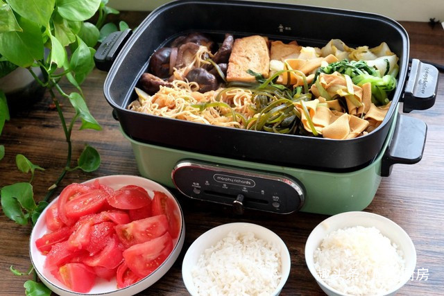 寿喜锅自己做，半碗调味汁一浇，从此告别水煮菜，还能越吃越瘦