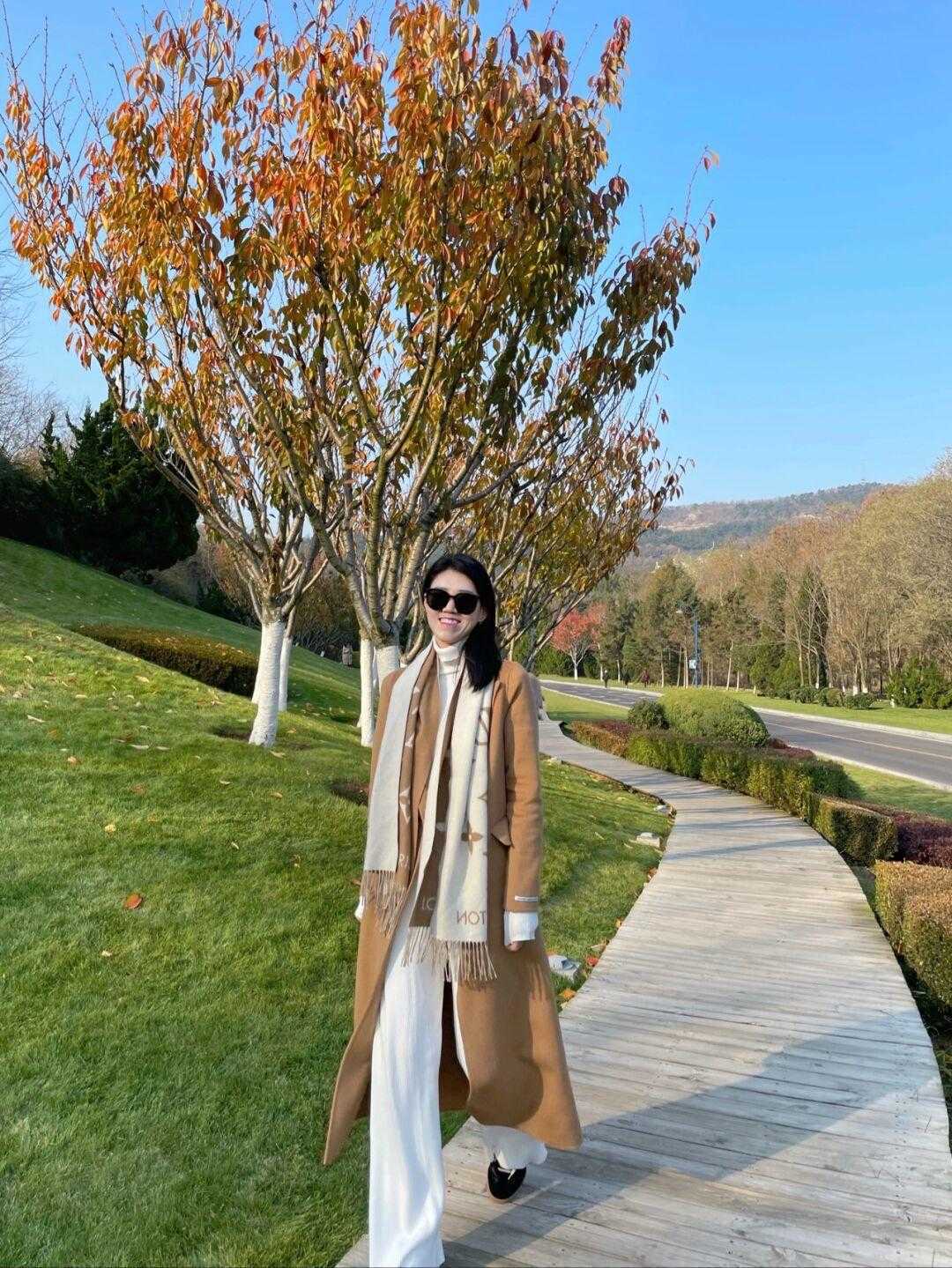 牛仔裤|冬日穿搭的灵感来源,长大衣+直筒裤,又美又飒的