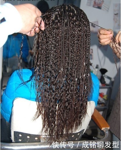 五六十岁女人不适合烫羊毛卷？三个细节搞明白，七八十岁都可以烫