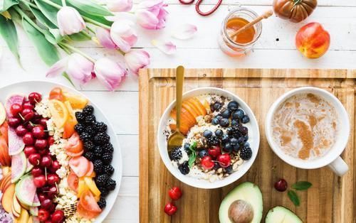 健美运动员|男子健身练出健美真空腹, 身材魁梧, 退役后却当上了服装设计师!