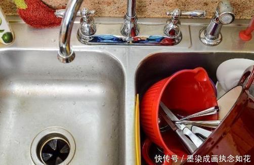 污垢|厨房是6种污垢的“集中营”,细菌比厕所还多,9成人还送进嘴里