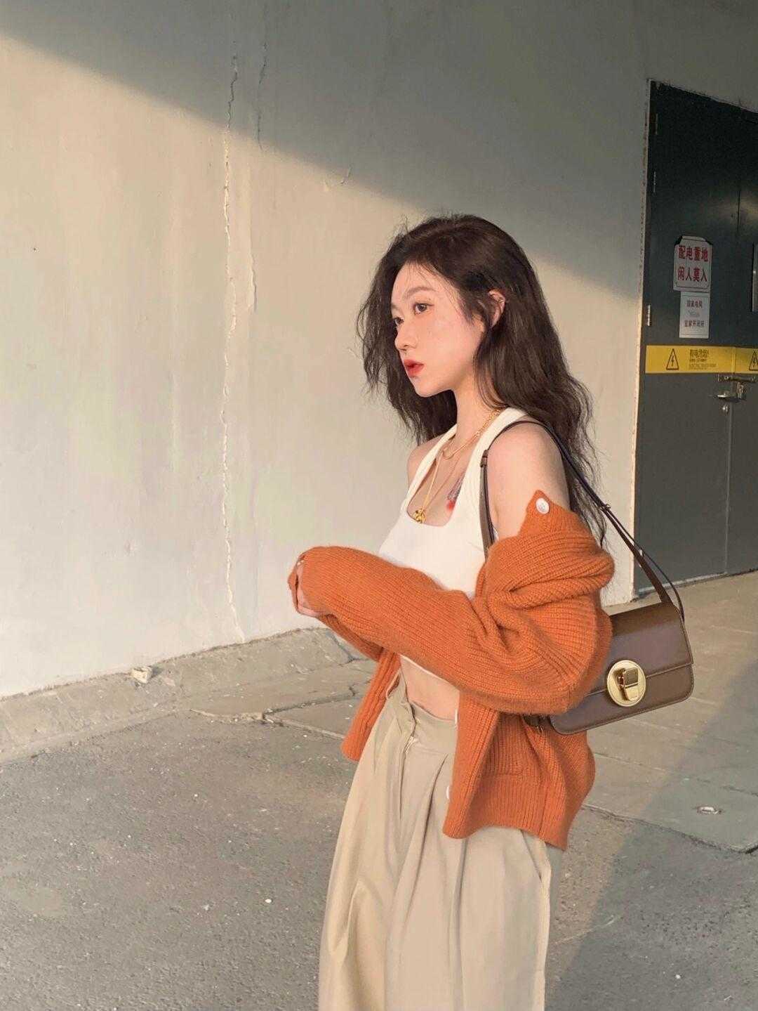 针织衫 一件卡其色裤子的时尚感,秋冬就要这么穿,简直太高级了