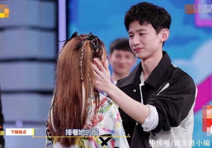 白敬亭对张雨绮捧脸又摸头,女方反应好抢镜,年下CP我嗑到糖了
