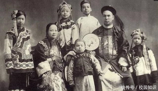 上街|清朝真实老照片:富人花天酒地,穷人上街乞讨,贫富差距真大!