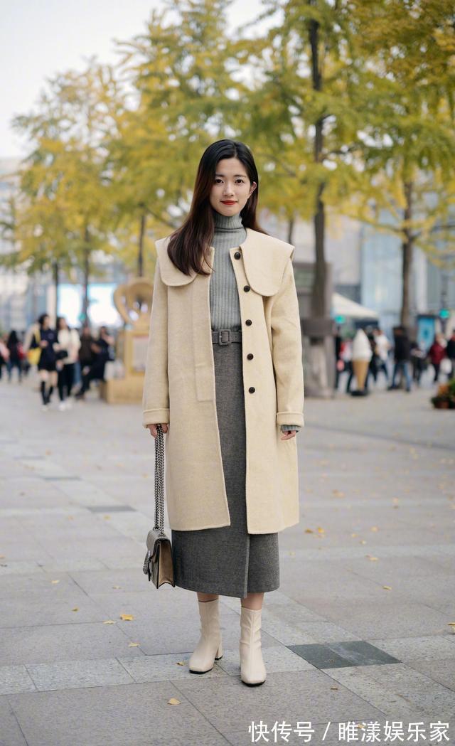 小黑裙 毛衣下面不一定搭裤子,今年流行“毛衣+半身裙”,优雅显高级