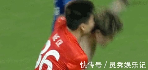杨立瑜|告别白斩鸡!恒大当红国脚破门后,怒摔球衣大秀8块腹肌,不输C罗