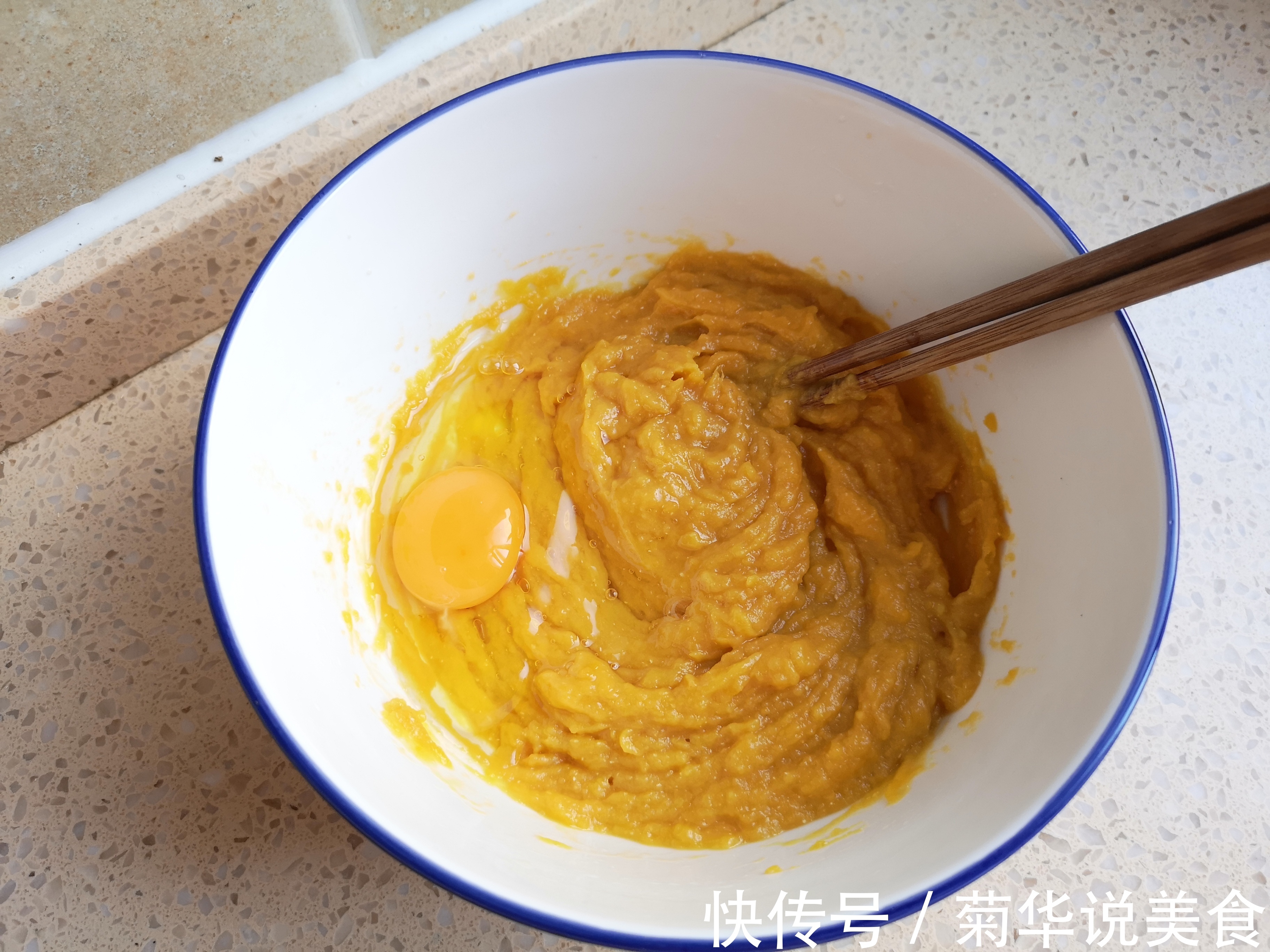 红薯别再烤着吃了,加上面粉,筷子一搅,做出松软好吃的发糕