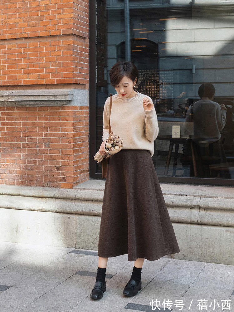 甜妹 你有这3款半身裙吗?今冬最温柔的穿搭造型,已经帮你搭配好了