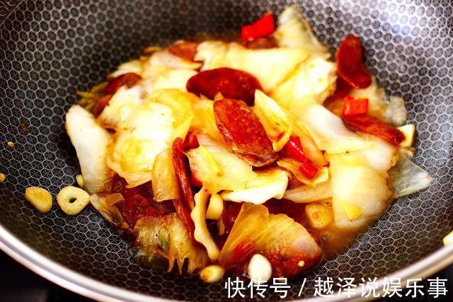腊肠|炒白菜时，什么时候放醋是重点！顺序对了，“酸溜的”开胃又下饭