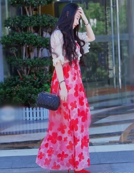 打扮|一身白色系打扮的小姐姐,长发飘飘,充满十足的既视感