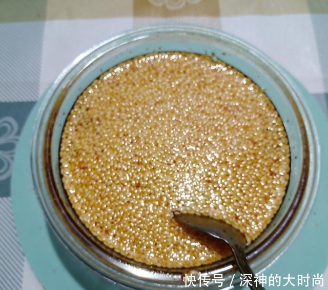 简易辣椒油，香辣好吃，做法也很简单！