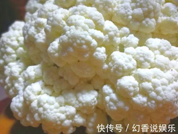 炒花菜的第一步不是焯水，只要这一步，花菜又香又脆，十分下饭