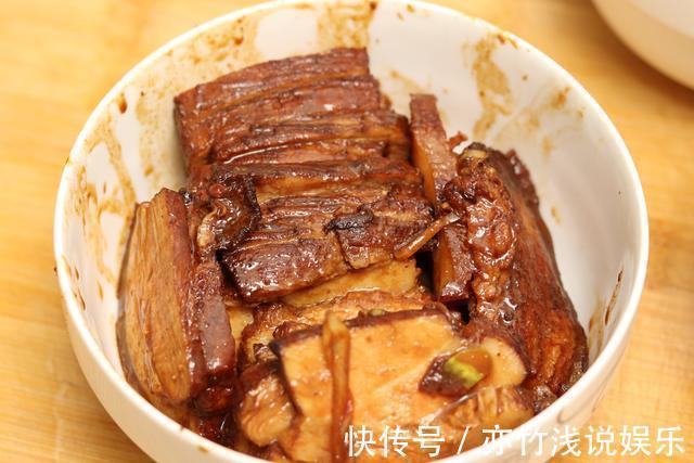 梅干菜|做扣肉时，牢记“2不放7窍门”，蒸出的扣肉肥而不腻，软烂入味