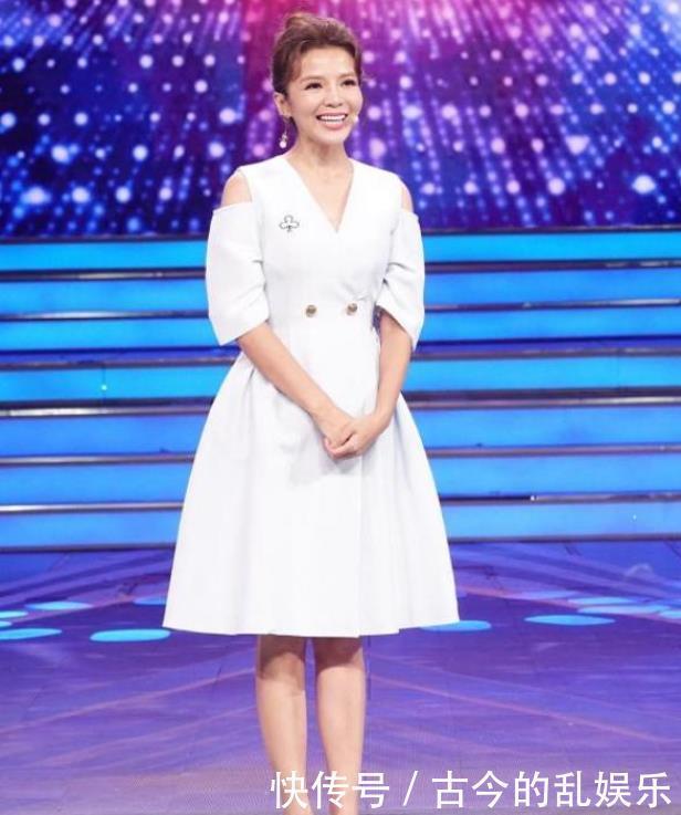 中年|朱迅只是换了个发型,就减龄了10多岁,47岁穿印花长裙美美的