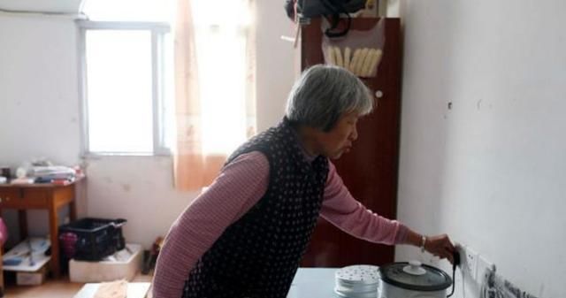 啃老族|啃老又出现“新花样”，老人有苦说不出，年轻子女却不以为然