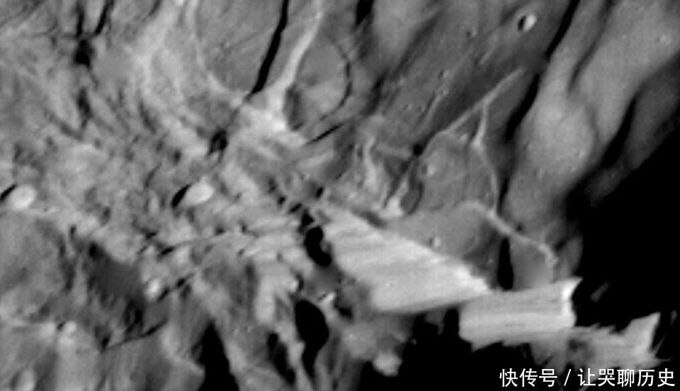 峭壁 维罗纳峭壁:太阳系现知最高耸的悬崖