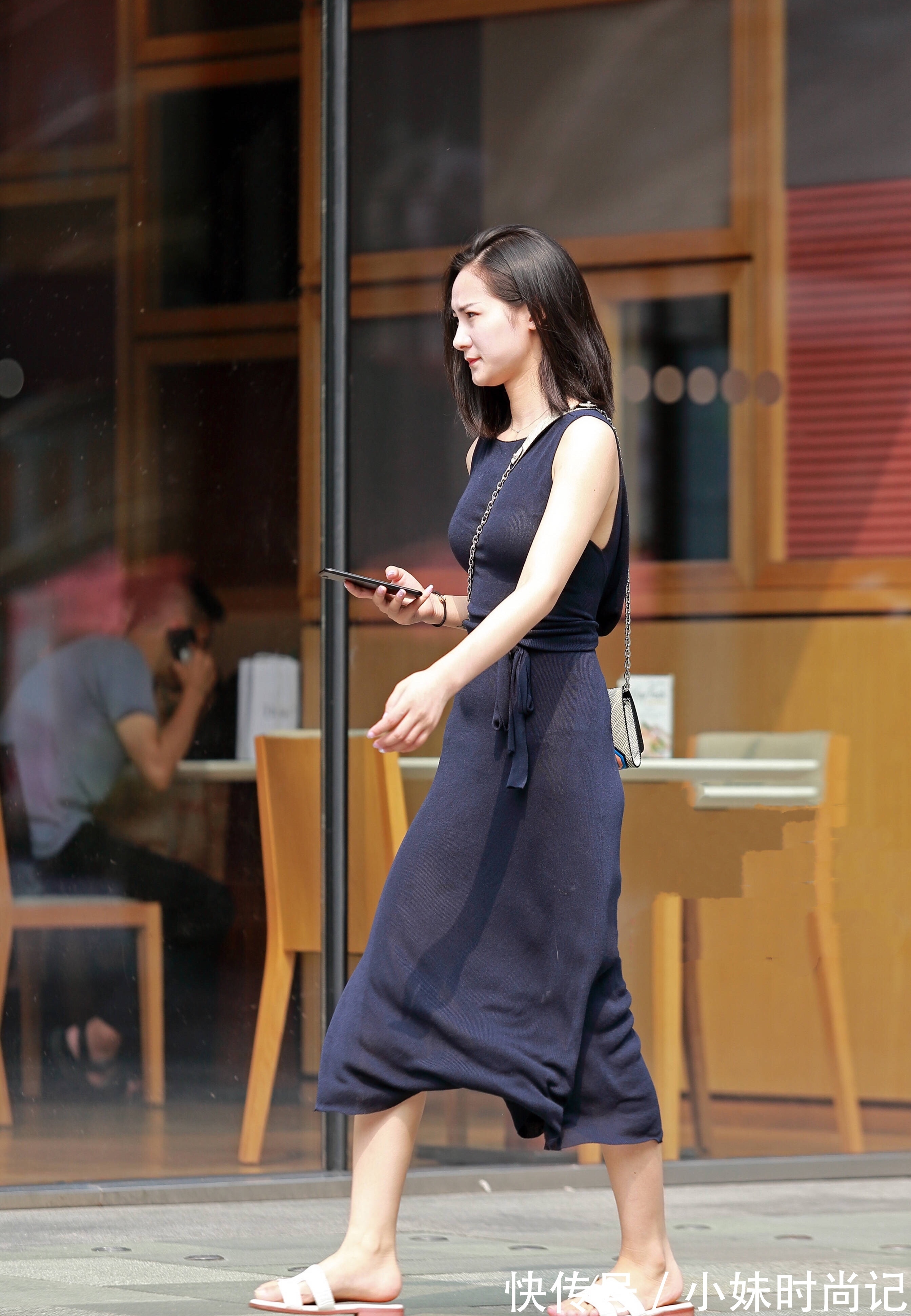 街拍 街拍路人,爱美是人的天性,而爱时尚就要保持一颗年轻的心