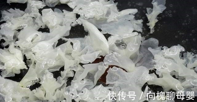 煮银耳汤，泡发后直接煮是错的，学会2个小技巧，出胶又多又快速