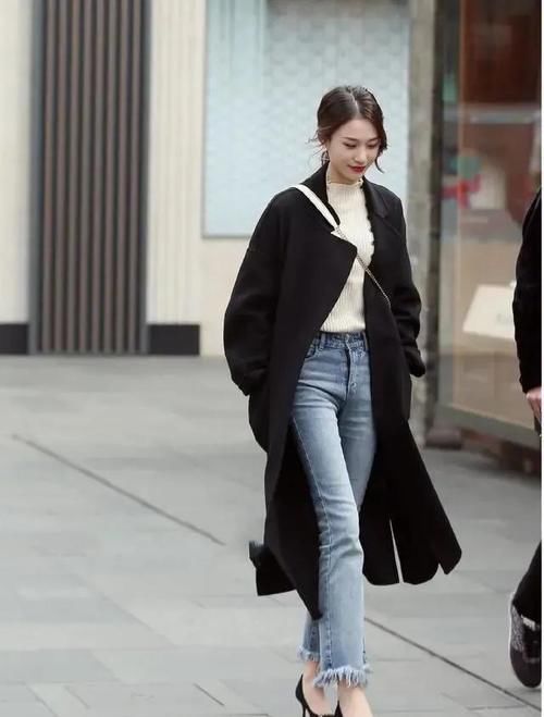 现在流行把“大衣”当成裙子穿，学会这几种组合，保暖时尚一手抓