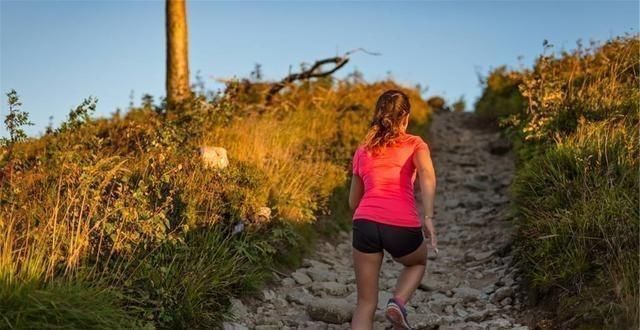 防晒|“老得慢”的女人，往往爱做4件事，若你也喜欢，恭喜