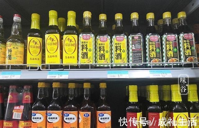 买料酒时,只要瓶子上有“这四字”,再便宜也别买,都是勾兑料酒