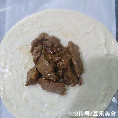 适合全家的自制简单芝士牛肉饼,老人小孩都爱吃