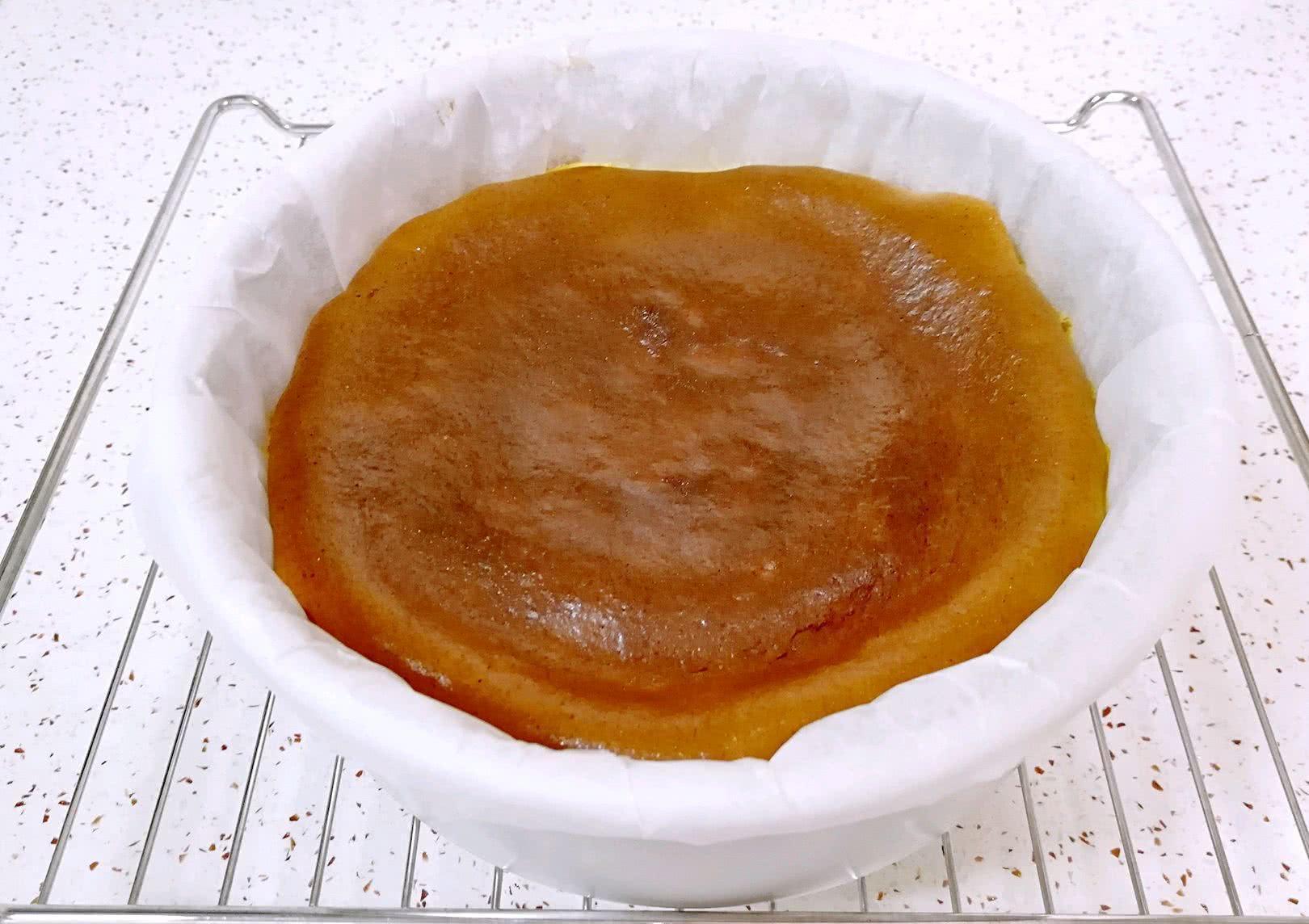 自己在家做蜂蜜凹蛋糕,入口香甜酥软,怎么吃都不腻