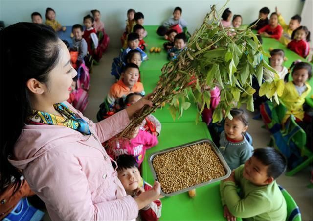 孩子|“老师让我们带一万粒米”，宝妈数到半夜质问老师，却遭当场打脸