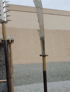 |搞笑GIF趣图男生和女生掰手腕,你是营养不良吗?