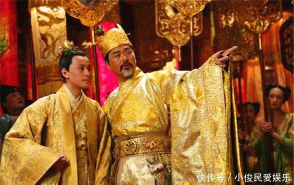 登基|哥哥登基称帝,弟弟哭着要坐龙椅,7年后弟弟还真的坐上了