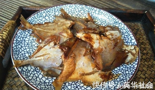 记着夏季多吃鱼，教你鲳鱼的美味做法，软香入味，鲜香不腥