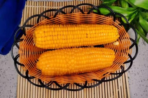 调料|煮玉米只加清水是不行的，有了这两味调料，玉米软糯香甜，更入味