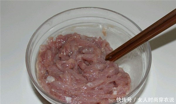 皮蛋|皮蛋瘦肉粥,绝对不可直接下皮蛋煮!多此“一举”做出来粥才不腥