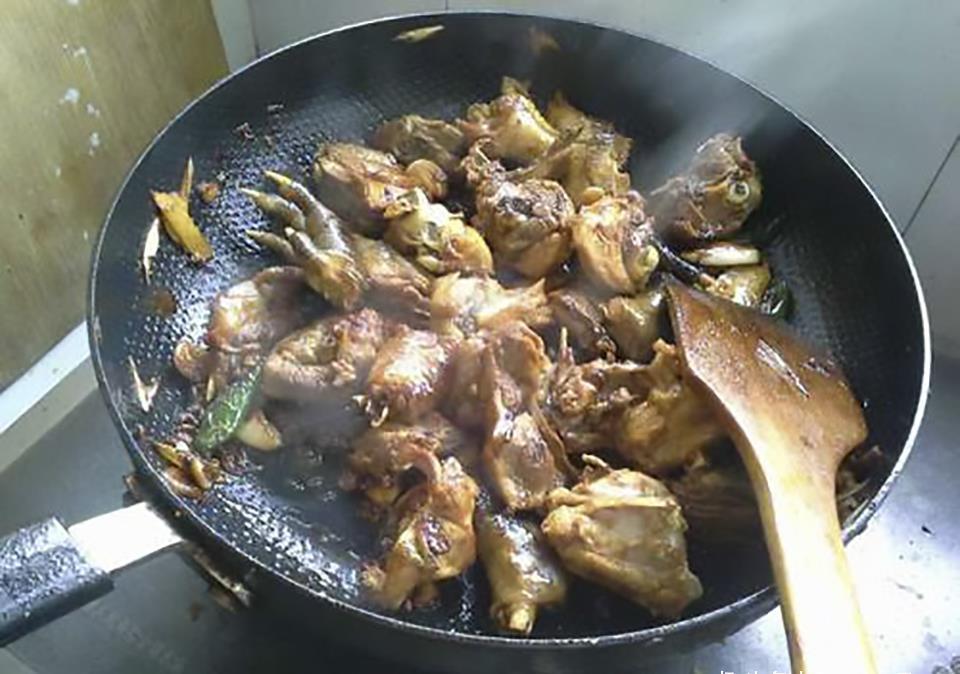 鸡肉|简单做的三杯鸡,就不需要泡菜年糕了,火锅就更无法比了!