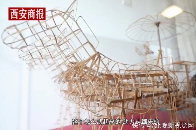 弓弩|83岁老人用900根竹条做动态兵马俑战车,佩剑和弓弩均可取下,网友:兵马俑真爱粉