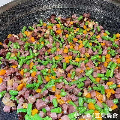 腊肉|好吃的腊肉豆角焖饭,是不是很有食欲呀