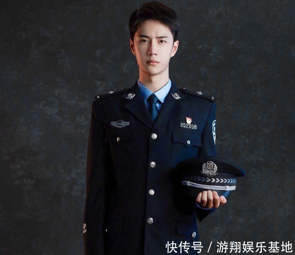 应援,警察肩章暴露级别,粉丝秒变事业粉